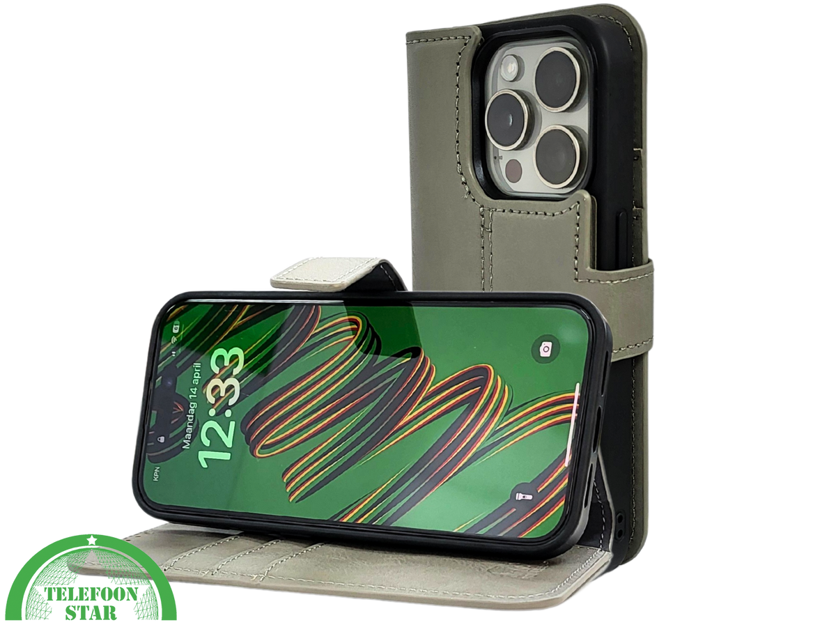 Groen Bookcase Hoesje 2 en 1 iPhone 15 Pro Max&ndash; Lederen Look &amp; Kaartvak | Telefoonstar.nl
