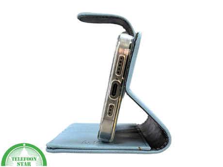 Lichtblauw Bookcase Hoesje iPhone 15 Pro Max&ndash; Fris &amp; Functioneel | Telefoonstar.nl