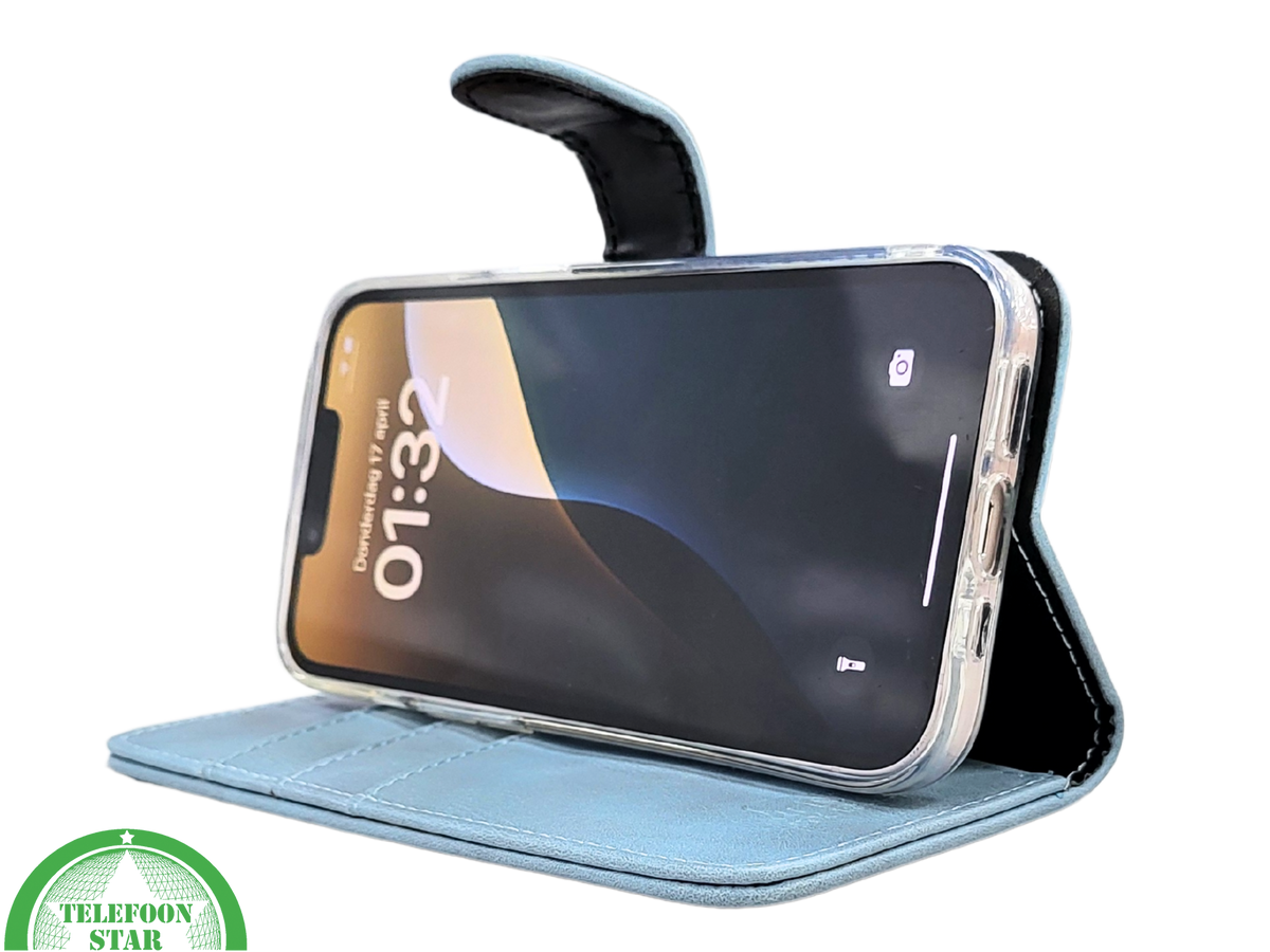 Lichtblauw Bookcase Hoesje iPhone 13 en 14 Met Sluitbandje en Pasjeshouder prijs goedkoop &euro;14,95