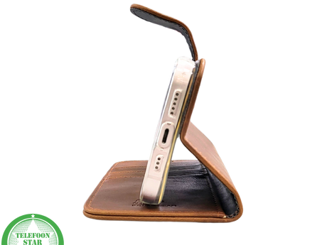 Bruin Bookcase Hoesje iPhone 13 / 14 &ndash; Vintage Leren Look met Bandje | &euro;14,95