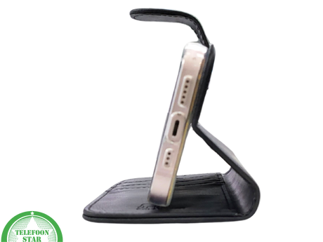 Zwart Bookcase Hoesje iPhone 13 / 14 &ndash; Met Bandje en Standaardfunctie | &euro;14,95