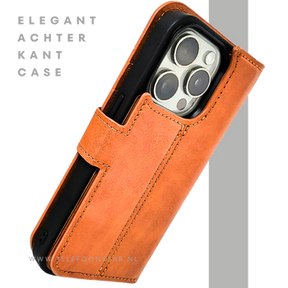 Cognac Bookcase Hoesje twee en een iPhone 15 Pro &ndash; Lederen Look &amp; Kaartvak | Telefoonstar.nl