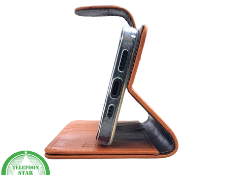 iPhone 15 Plus Leren Hoesje Cognac &ndash; Bookcase met Pasjeshouder