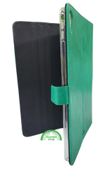 Groen iPad Air 5 Hoesje 10.9 (2022) &ndash; Bookcase Bescherming in Premium Lederlook