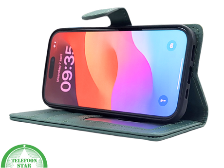 iPhone 15 Plus Bookcase Hoesje Groen &ndash; Leren Case met Pasjeshouder