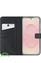 Bookcase Hoesje voor iPhone 17 Zwart &ndash; Stijlvol, Veilig &amp; Handig in Gebruik en Luxe Bescherming &amp; Kaartvakken | Telefoonstar