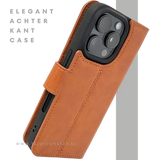 iPhone 16 Pro Max Insteekhoesje Lichtbruin &ndash; Stijlvolle Leren Look met Open Bovenkant