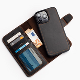 iPhone 15 Pro 2 in 1 Bookcase | 100% Leer | Ruimte voor drie pasjes | Bruin