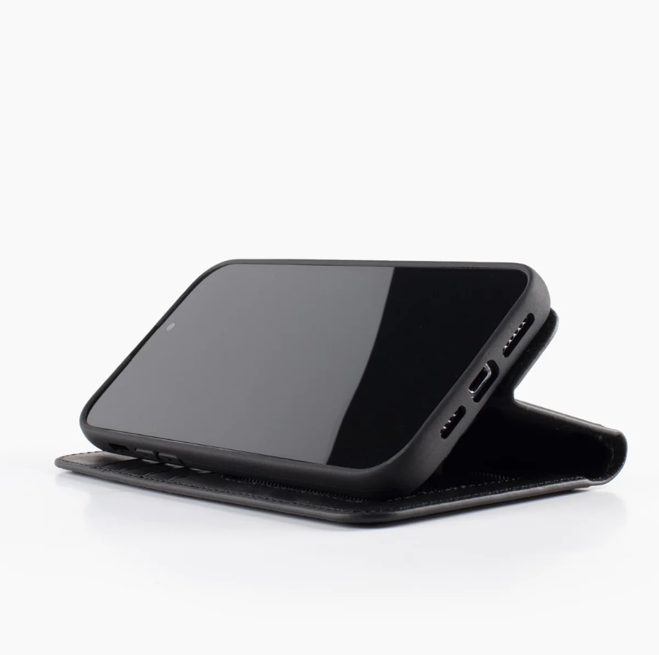 iPhone 15 Pro 2 in 1 Bookcase | 100% Leer | Ruimte voor drie pasjes | Bruin