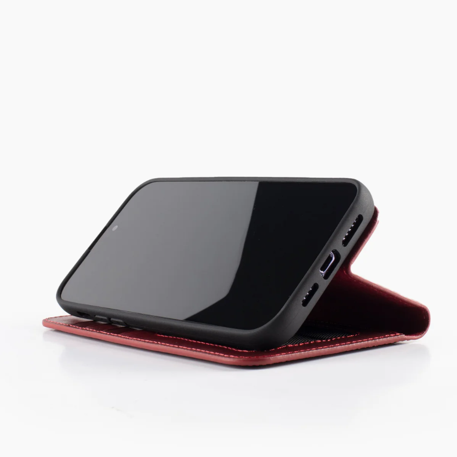 iPhone 15 Pro Max 2 in 1 Bookcase | 100% Leer | Ruimte voor drie pasjes | Rood