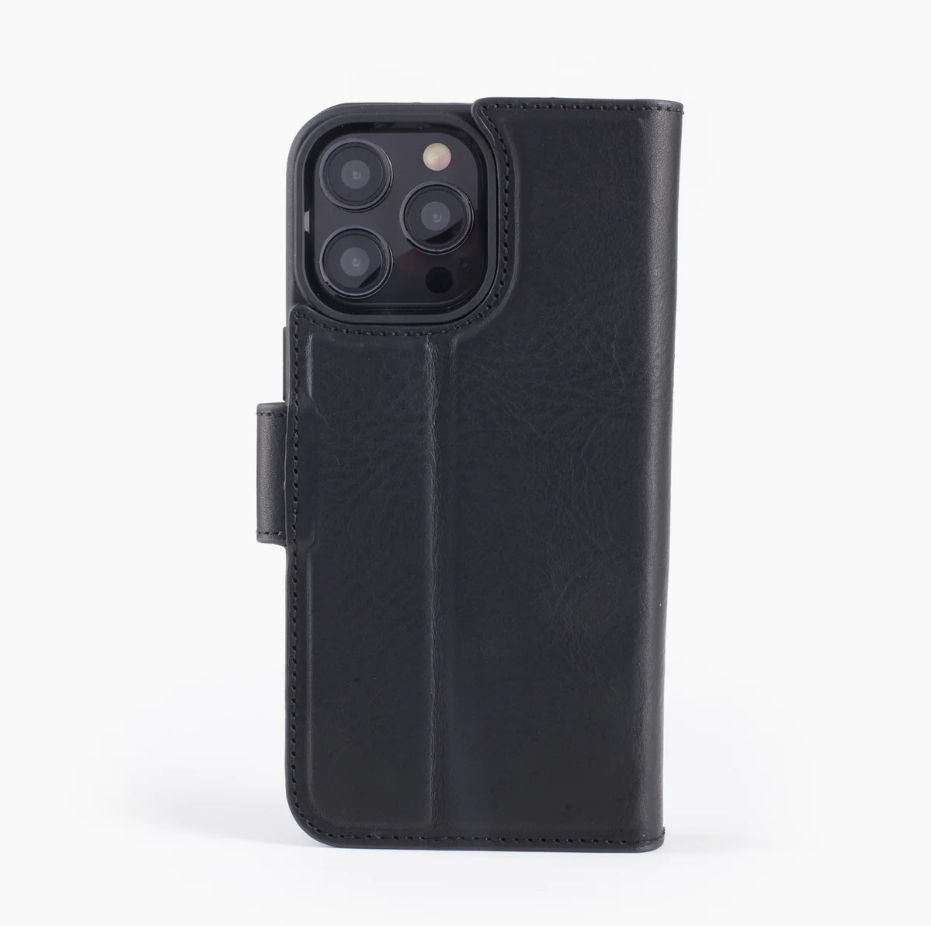 iPhone 15 Pro Max 2 in 1 Bookcase | 100% Leer | Ruimte voor drie pasjes | Zwart