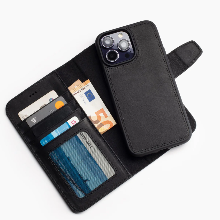 iPhone 15 Plus 2 in 1 Bookcase | 100% Leer | Ruimte voor drie pasjes | Zwart